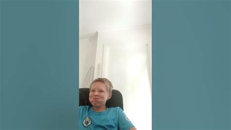 skratta in English .
